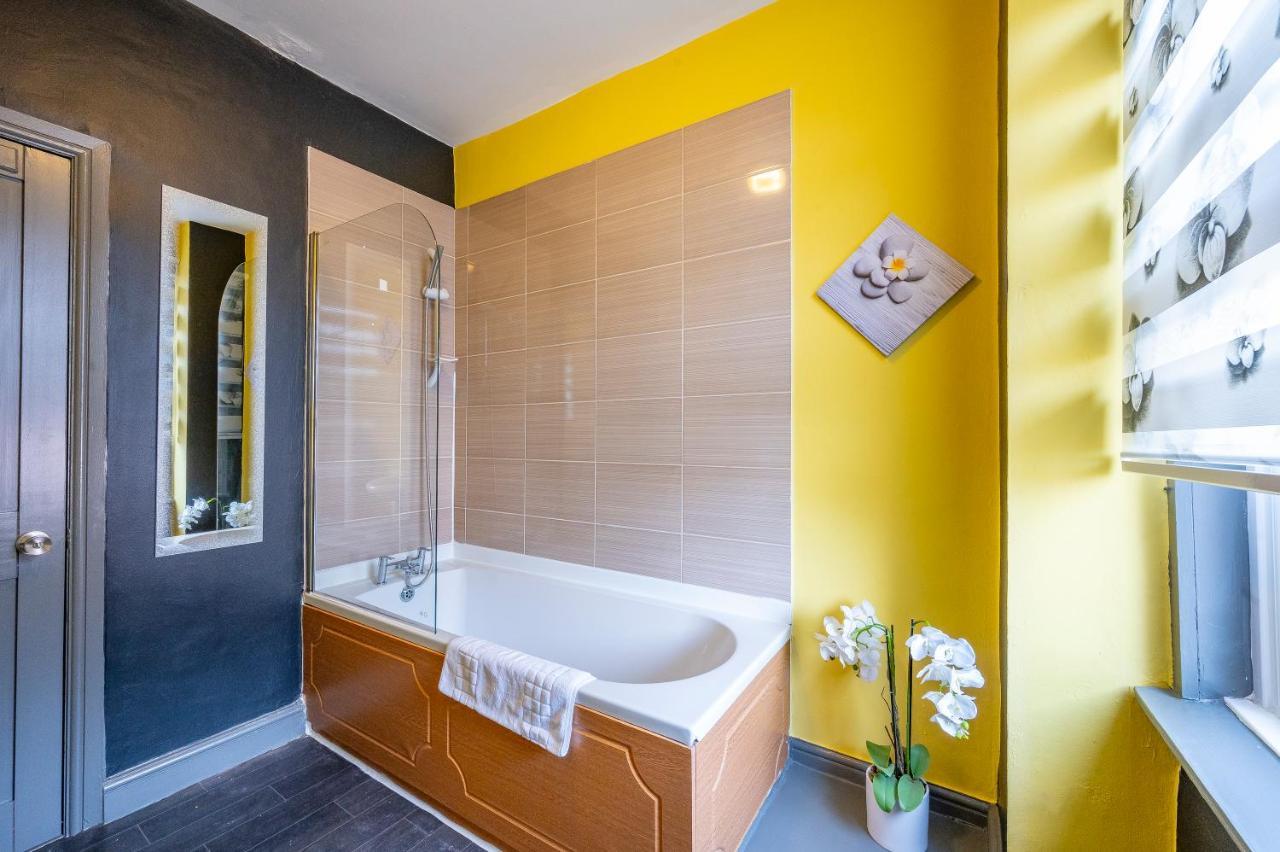 *1Es* For Your Most Relaxed & Cosy Stay + Free Parking + Free Fast Wifi * Leeds  Exteriör bild